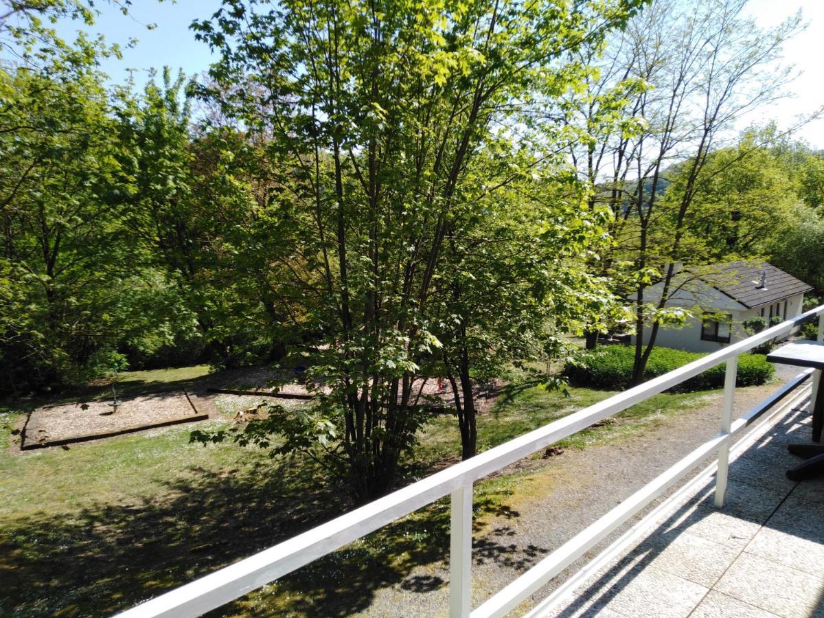 Au Repaire Des Ecureuils Villa Waulsort Exterior photo